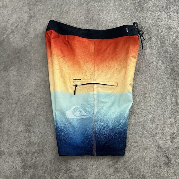 Quicksilver Shorts Mens 30 Highline Board Trunks Surf Bathing Suit Colorblock - Picture 11 of 13